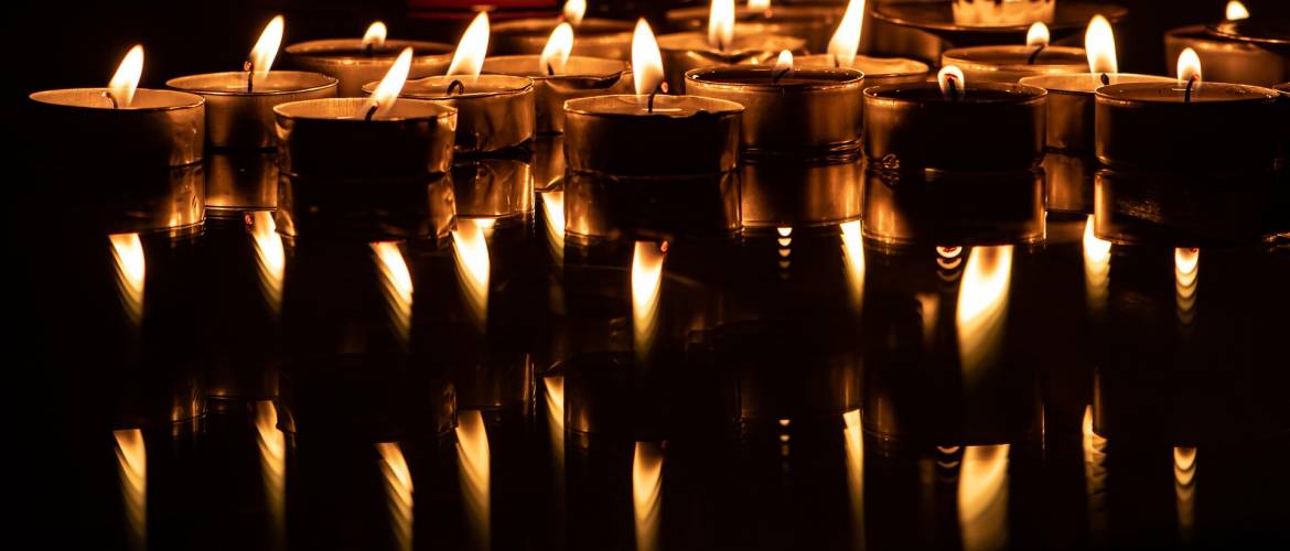 Hódes Tov! Köszöntjük kiszlév fényben tündöklő hónapját