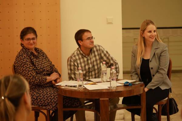 „Sodródó hasadékban”, avagy a túlélők korának végén