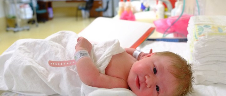 Új izraeli kutatás: háromszor veszélyesebb az otthonszülés a kórházi szülésnél