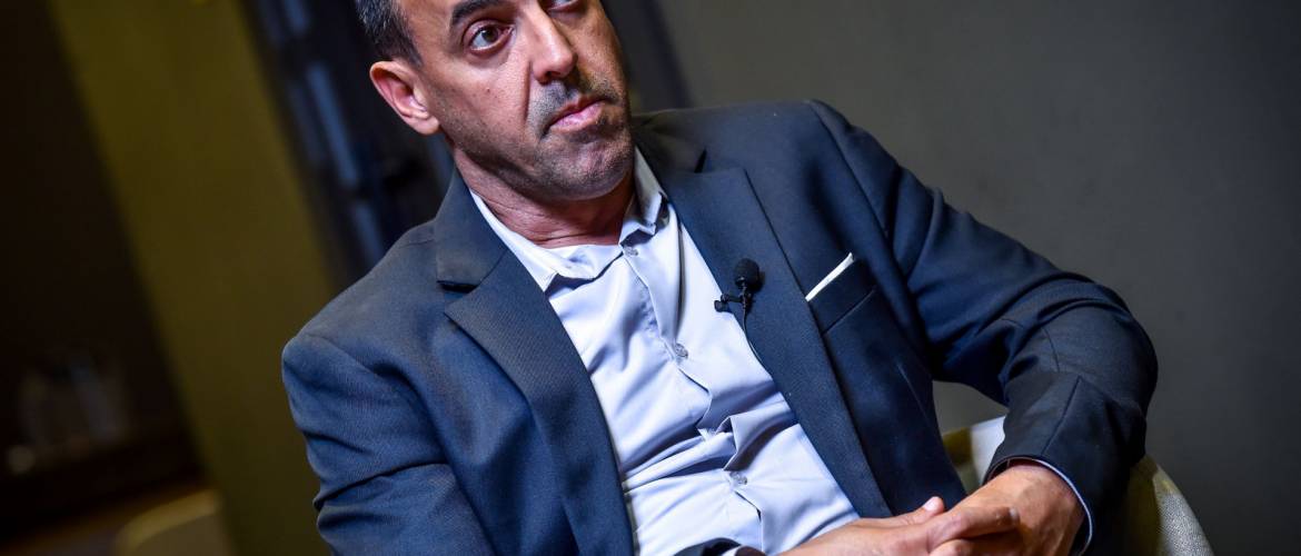 Remény a sötétség mélyén – Eli Sharabi: Túsz című visszaemlékezésének ajánlója