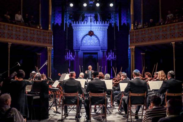 Mozart, irodalom, keleti dallamok – OMIKE-est decemberben a Rumbach zsinagógában