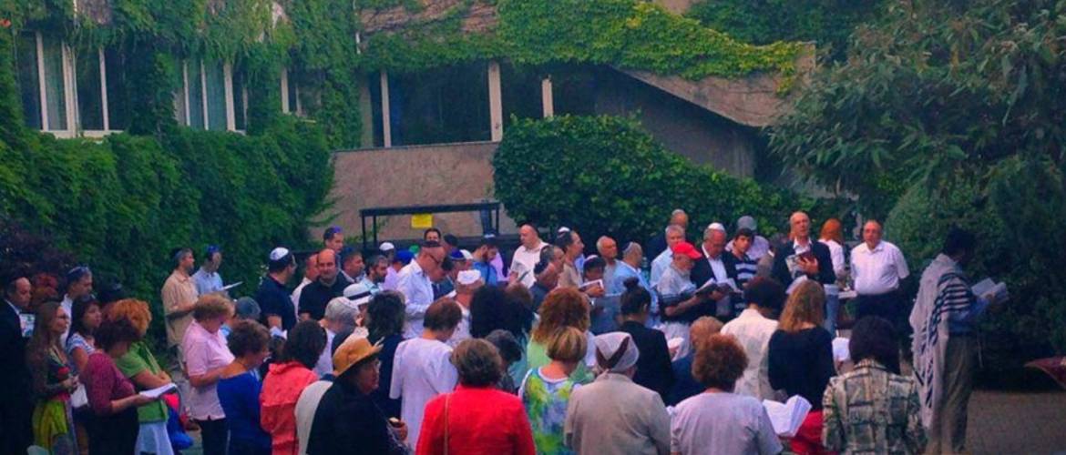 Szabadtéri szombatfogadás Verő Tomi rabbival a Marcibányi téren