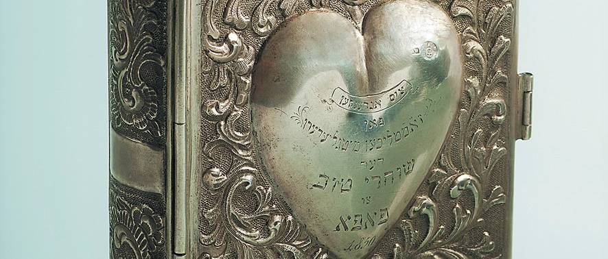 A hét műtárgya: Löw Lipót ezüstborítású bibliája