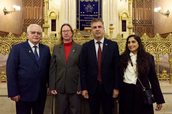 Eli Cohen miniszter látogatása a Dohány utcai zsinagógában