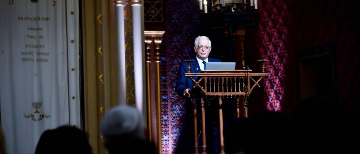 A IV. Nemzeti Vallásturizmus Fórum résztvevőit dr. Grósz Andor köszöntötte a Rumbach Zsinagógában