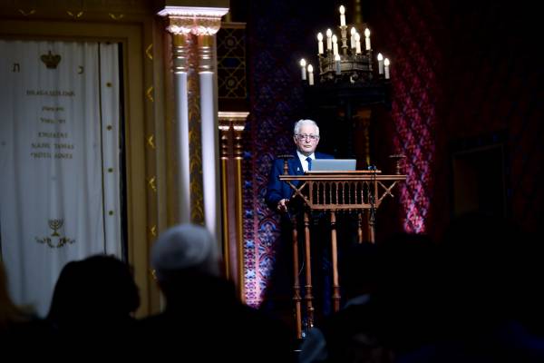 A IV. Nemzeti Vallásturizmus Fórum résztvevőit dr. Grósz Andor köszöntötte a Rumbach Zsinagógában