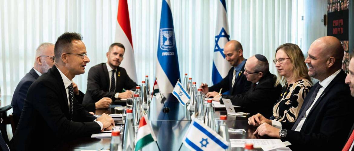 Szijjártó Péter Izraelben, az antiszemitizmus elleni konferencián