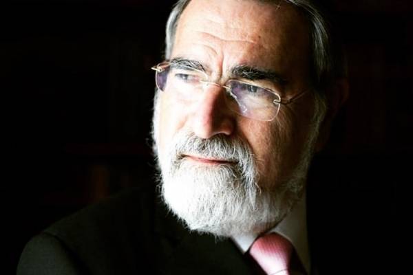 Jonathan Sacks rabbi a Szináj-hegyi szövetség egyedülálló jelentőségéről