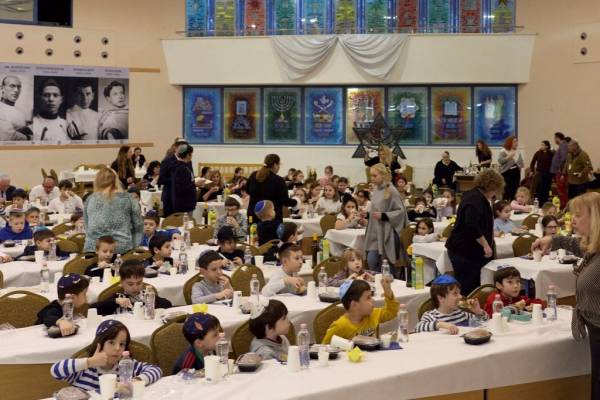 Közös szombatköszöntés a Scheiber Iskolában