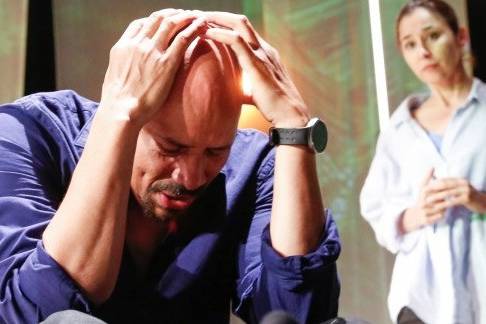 „A múlt kötelez bennünket” – Egyedülálló darab bemutatása a Gólem Színházban