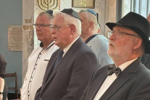 „Az emlékezet nem halványulhat” – Kecskemét 1199 mártírjára emlékeztek a Budai úti izraelita temetőben