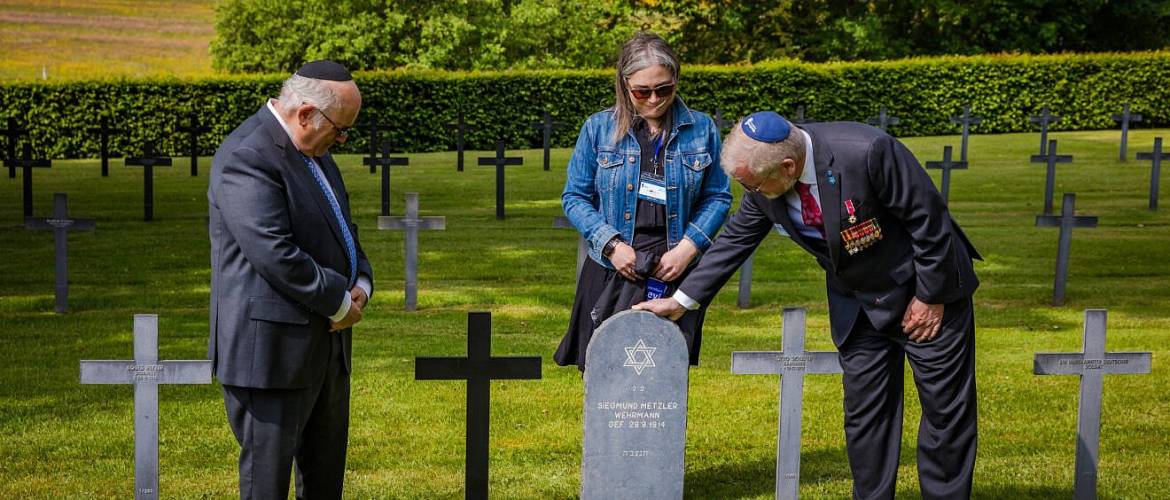 Hat német katona sírkövén Dávid-csillagra cserélték a keresztet francia temetőkben
