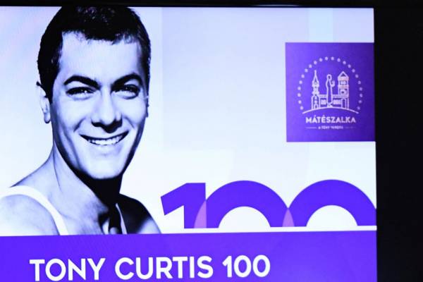 Tony Curtis 100 – Mátészalka díszünnepséggel tisztelgett a hollywoodi legenda előtt