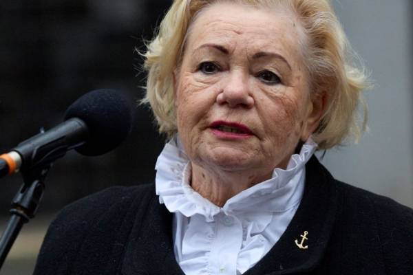 Megemlékezés és holokauszt-emlékmű avatás a Liszt Ferenc téren