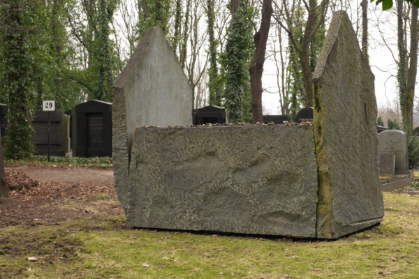 Az élet házai – Halhatatlan zsidó temetők: Klein Rudolf fotóiból nyílik kiállítás Prágában