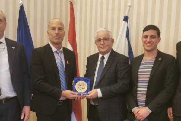 A Keren Kajemet Leiszráél delegációja a Mazsihisz elnökénél