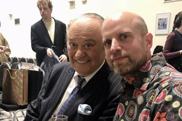 Sztárok ruháira lehetett licitálni a Gólem Színház javára a Csányi5-ben