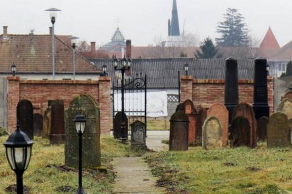 Online mesterkurzus a magyarországi zsidó temetőkutatás legfrissebb eredményeiről