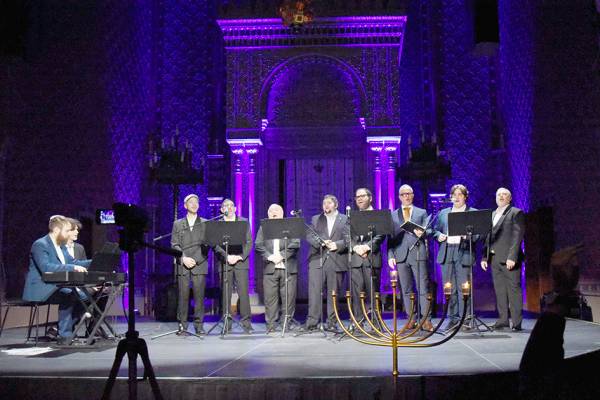 Vastaps és telt ház: Kántorvizsga-koncert és ünnepi gyertyagyújtás