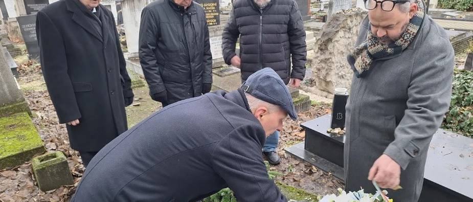 Emlékezés a magyar futball egyik meghatározó alakjára: Fischer Mór sírjánál koszorúztak tisztelői