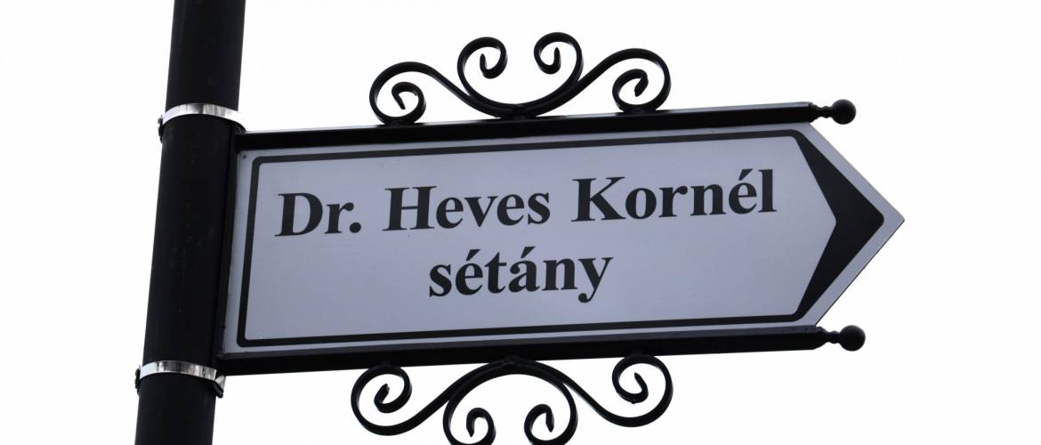 „Dicsőség szent nevednek, Adonáj” – Sétányt neveztek el dr. Heves Kornélról Szolnokon