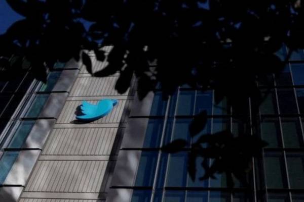 Antiszemita és holokauszt tagadó tartalmak miatt beperelték a Twittert