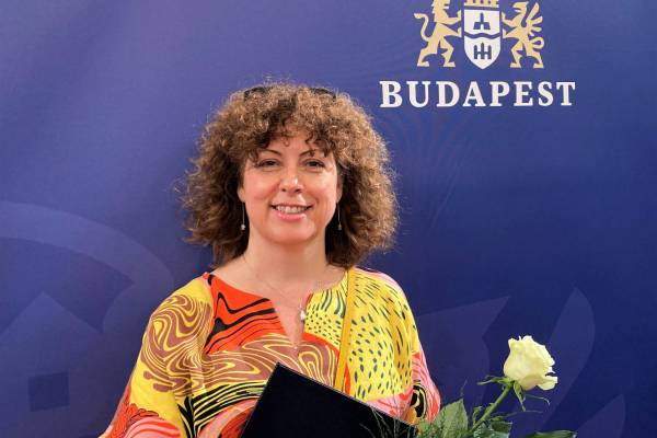 Bárczy István-díjat kapott Máhr Kinga, a Lauder iskola tanára