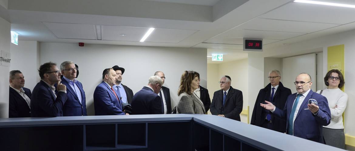 „Nagyon sok ember munkája, segítsége és támogatása van a Szeretetkórház felújításában"