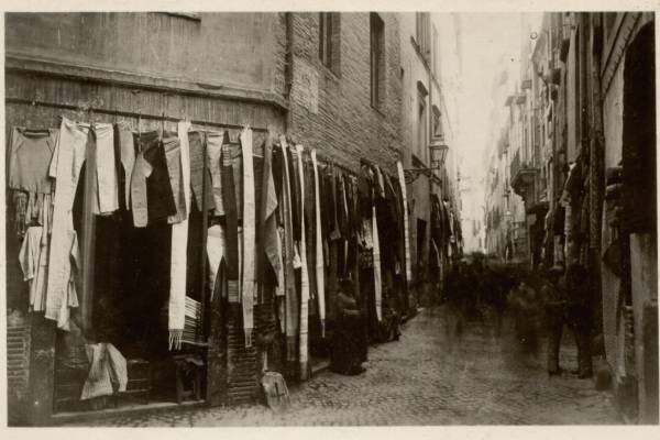 Ferrara: Képekbe zárt utak – Munkácsi Ernő Itáliája