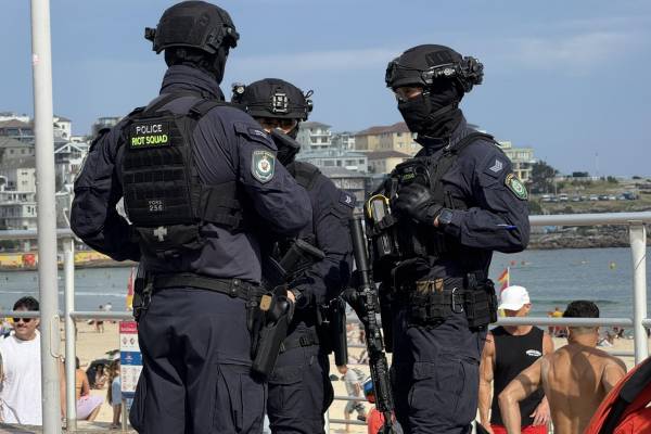 Megemlékezést tartottak Sydneyben a Bondi Beach-i terrortámadás áldozataiért
