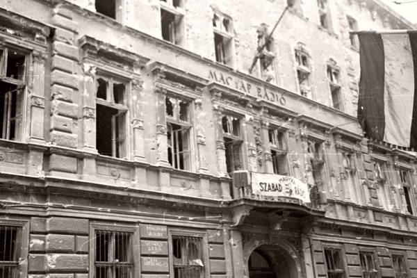 Egy csodálatos forradalom bonyolult emlékezete: 1956 mai köszöntése