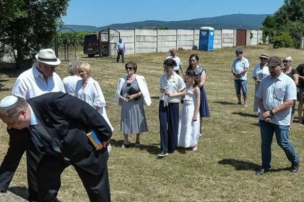 Vallási közösségek összefogásával emlékeztek a gyöngyösi zsidó áldozatokra