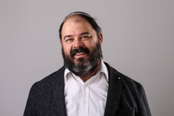 Radnóti rabbi: Lehet-e egy „betért” „gyászoló”? avagy rokonság és betérés