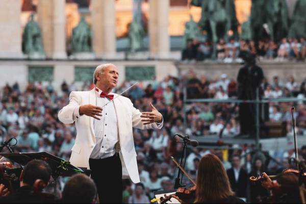 A békéért ad ingyenes koncertet a Budapesti Fesztiválzenekar