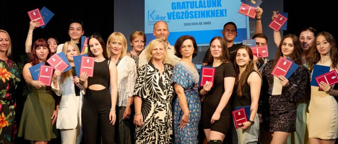 Évzáró a BZSH Külkereskedelmi Technikumban: 187 végzős búcsúzott a Bálint Házban
