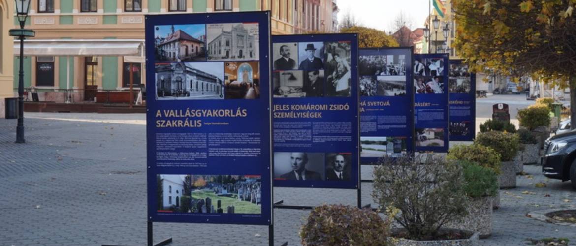 Határon túl: utcai kiállítás a Komáromi Zsidó Hitközség történetéről