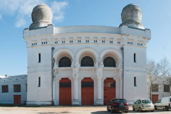 Ajánlattételi felhívás a Kozma utcai zsidó temetőben parkoló és portaépület kialakítására