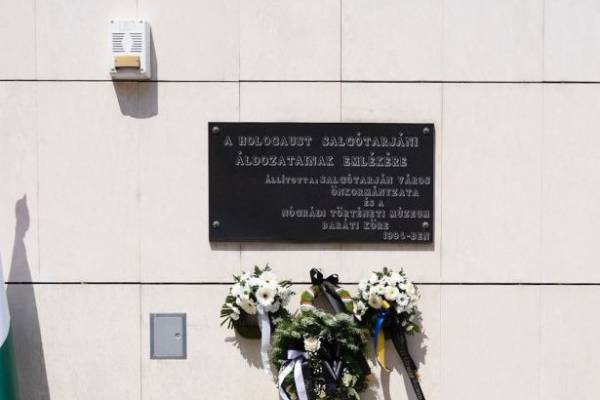A múlt figyelmeztet – Salgótarjánban a mártírokra emlékeztek
