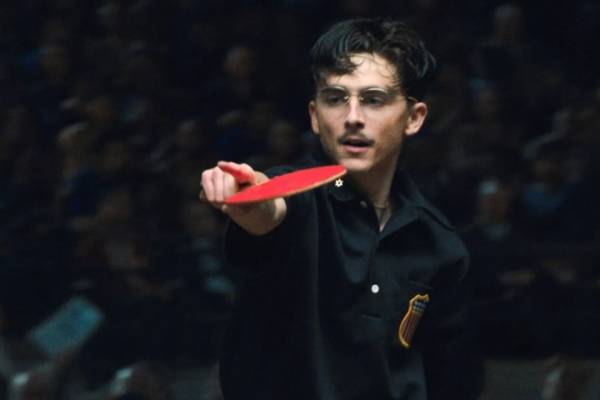 Meghívó premier előtti filmvetítésre: Marty Supreme – Timothée Chalamet és Röhrig Géza a mozivásznon