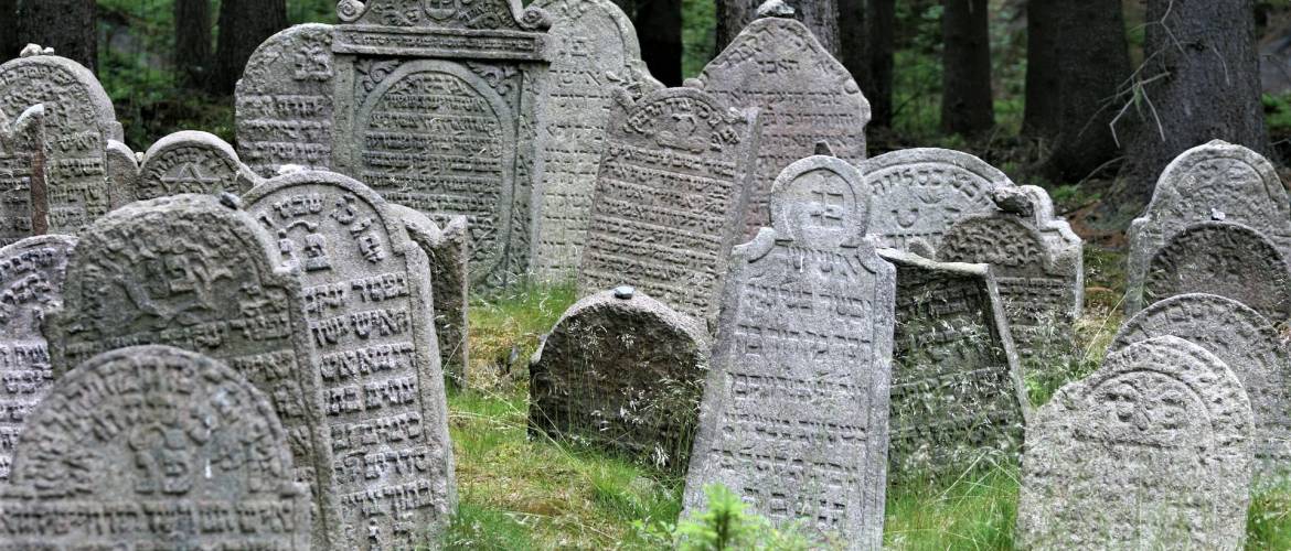 Miről mesélnek a zsidó sírkövek?