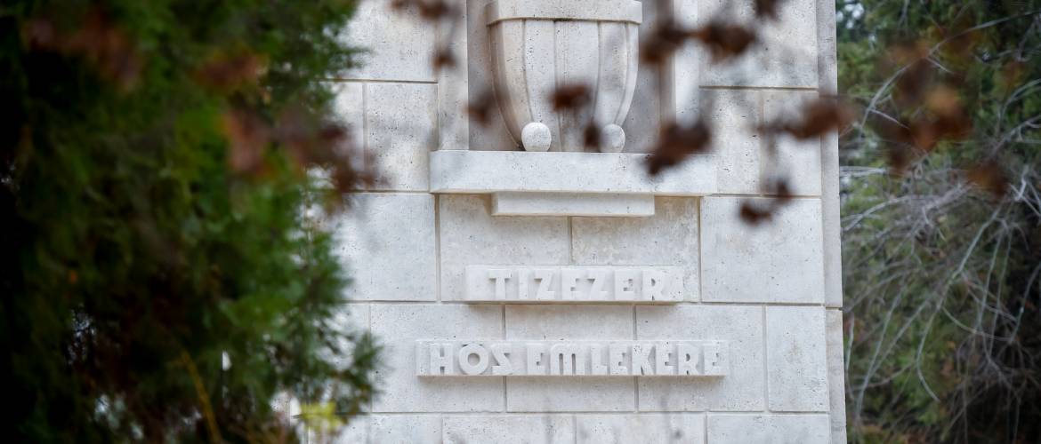 Meghívó: Kegyeleti megemlékezés és emlékműavatás katonai tiszteletadással