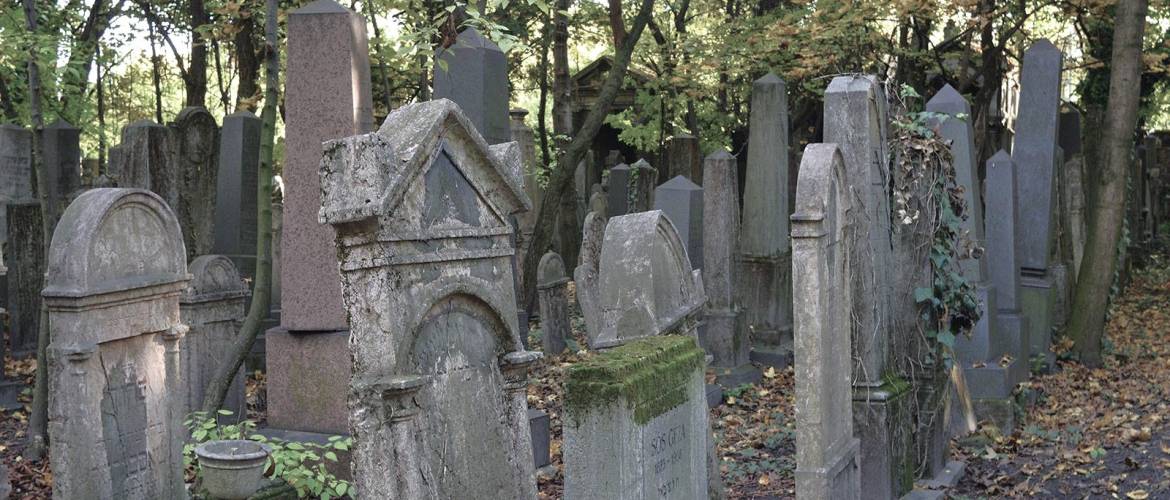 Egyre többen látogatnak a budapesti történelmi sírkertekbe