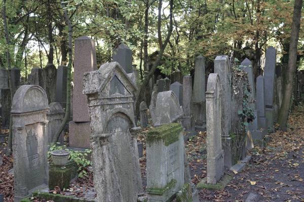 Egyre többen látogatnak a budapesti történelmi sírkertekbe