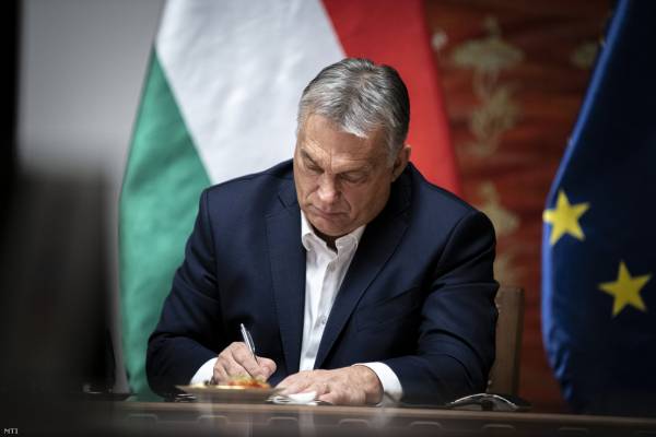 Orbán Viktor: A hanuka lángjai a reménységet és a csoda valóságát hirdetik