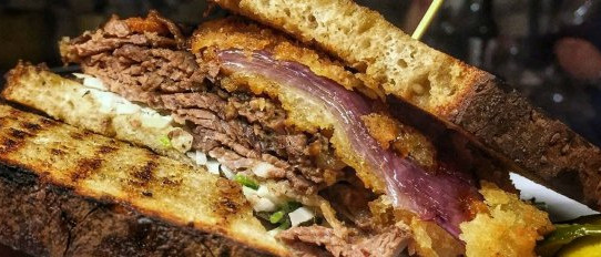 Lehet kóser a baconos sajtburger? Persze, mutatjuk hol és hogyan