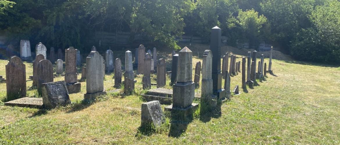 Országszerte szépülnek a zsidó temetők a Mazsihisz támogatásával