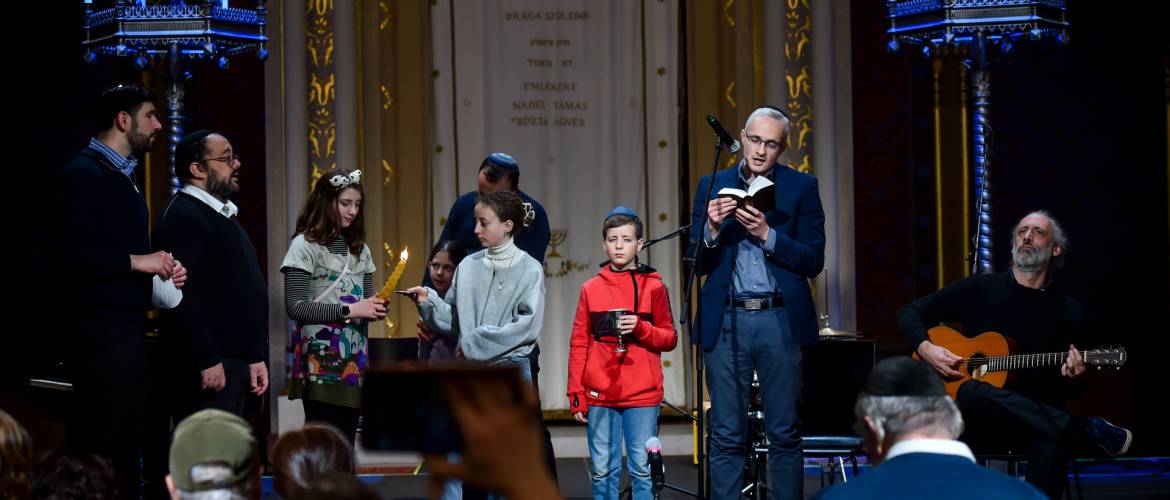 Fény a hétköznapokba – Zenés hávdálá a Rumbach zsinagógában