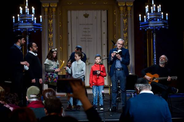 Fény a hétköznapokba – Zenés hávdálá a Rumbach zsinagógában