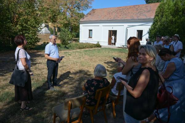 Fogadóteret alakítottak ki a szegedi zsidó temetőben