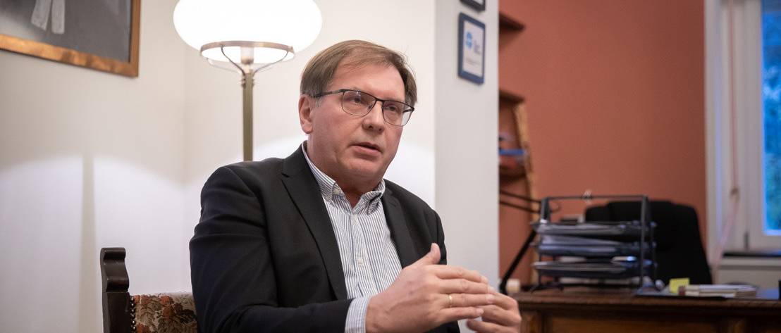 Fabiny Tamás evangélikus püspök a Schweitzer József-emlékdíj idei kitüntetettje